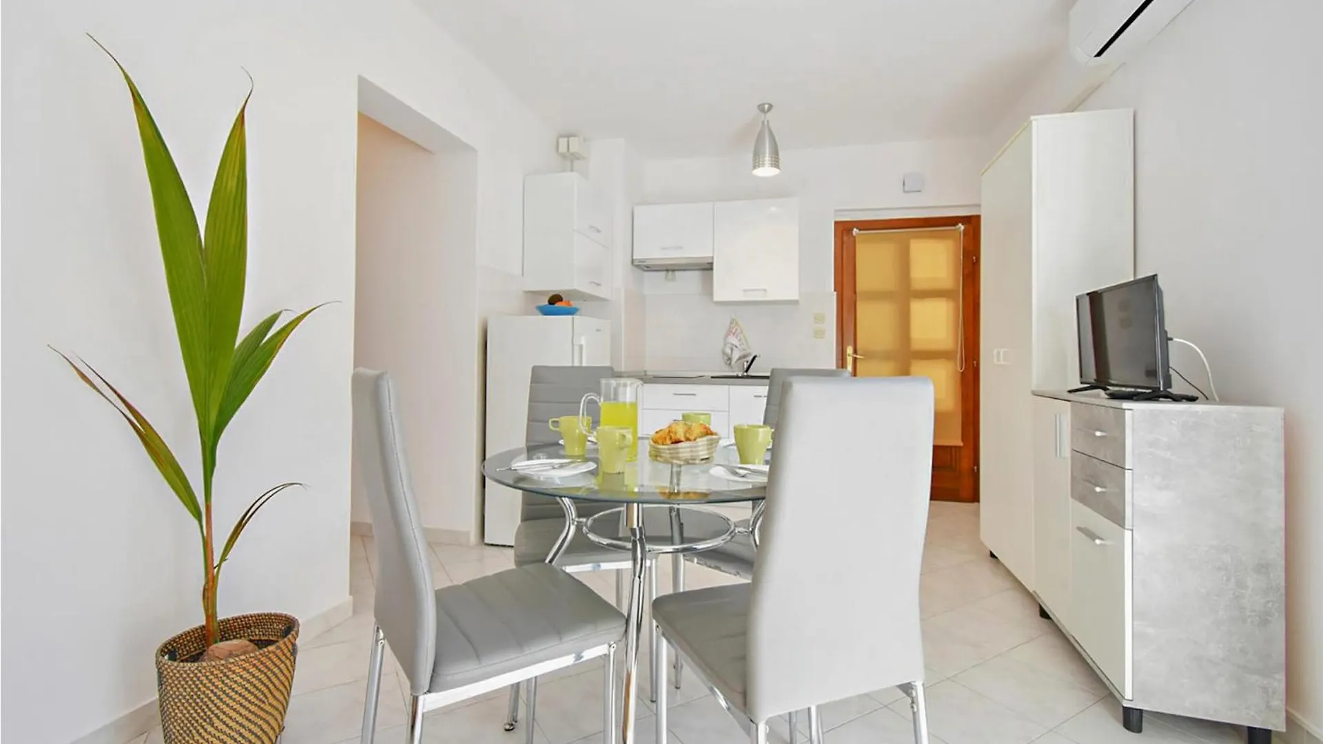 Cozy Apartment In Rabac With Kitchen